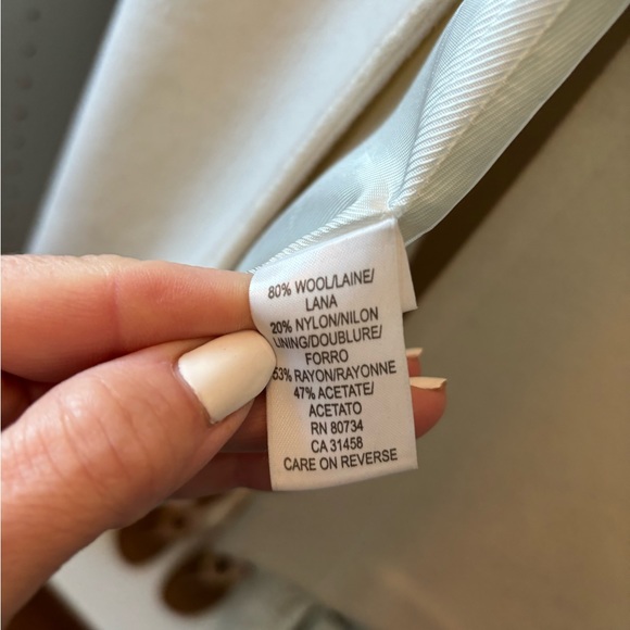 BCBG vintage beautiful winter white classic wool coat. - Picture 5 of 5